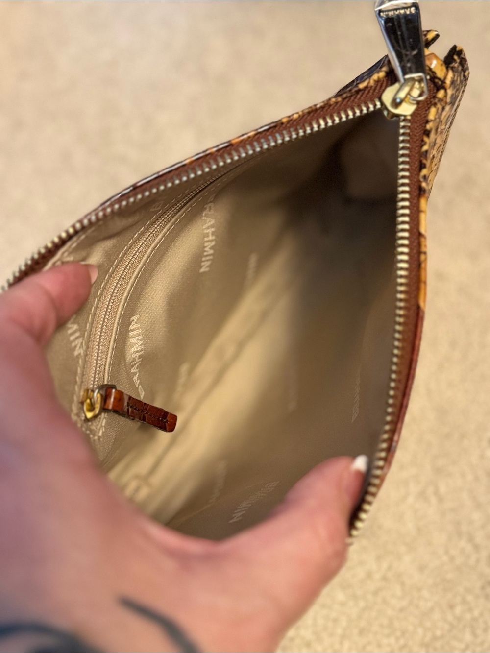 NWT Brahmin Brown Amber Croc-Embossed Wristlet - Picture 3 of 3